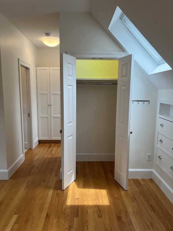 22 Warren Ln, Weston