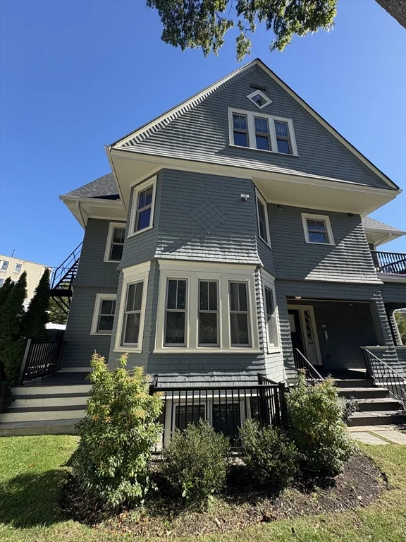 15 Lanark Rd, Brookline