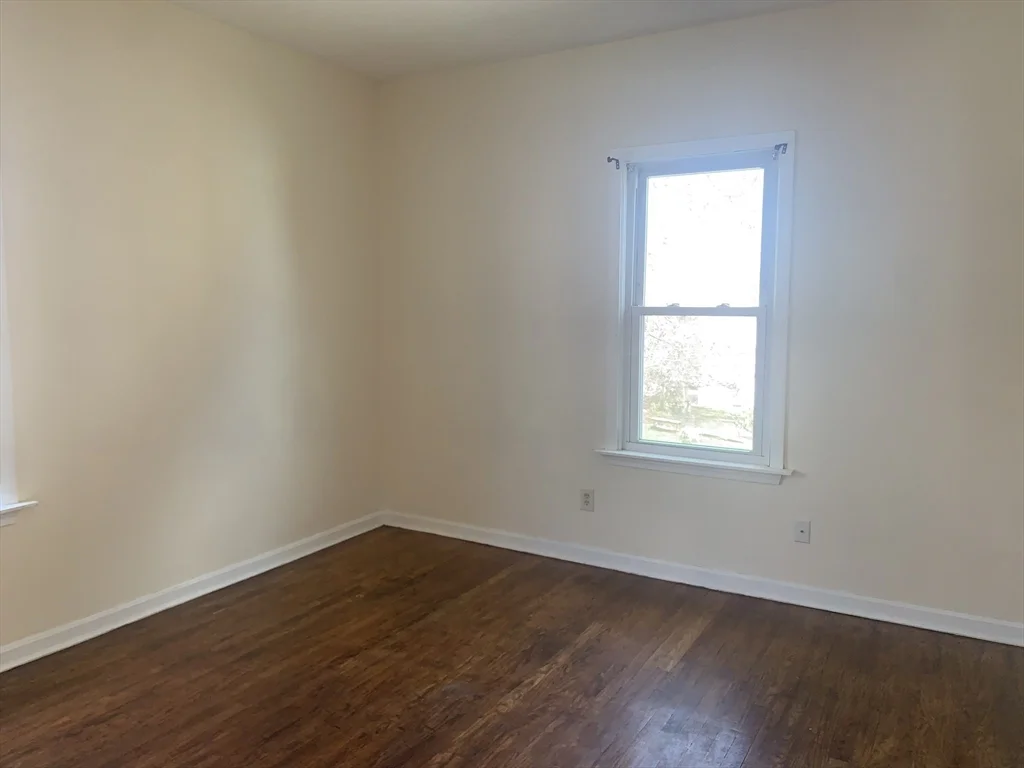 549 Fourth St, Fall River
