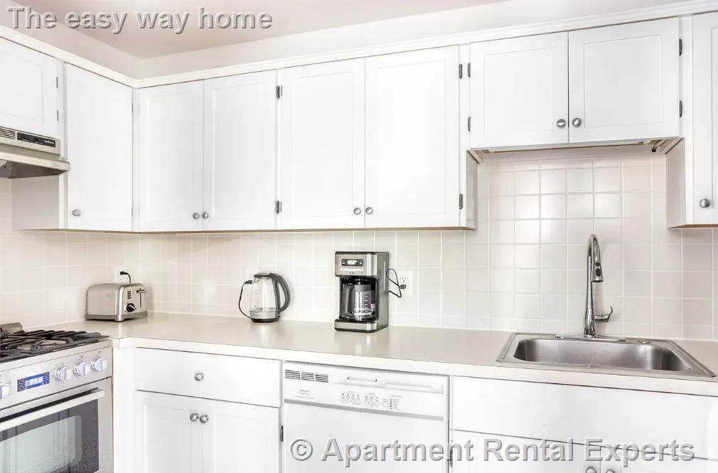 32 Healey St, Harvard Square