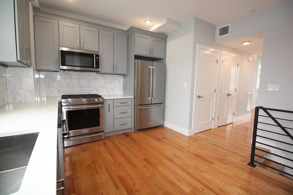 110 Main St, Everett