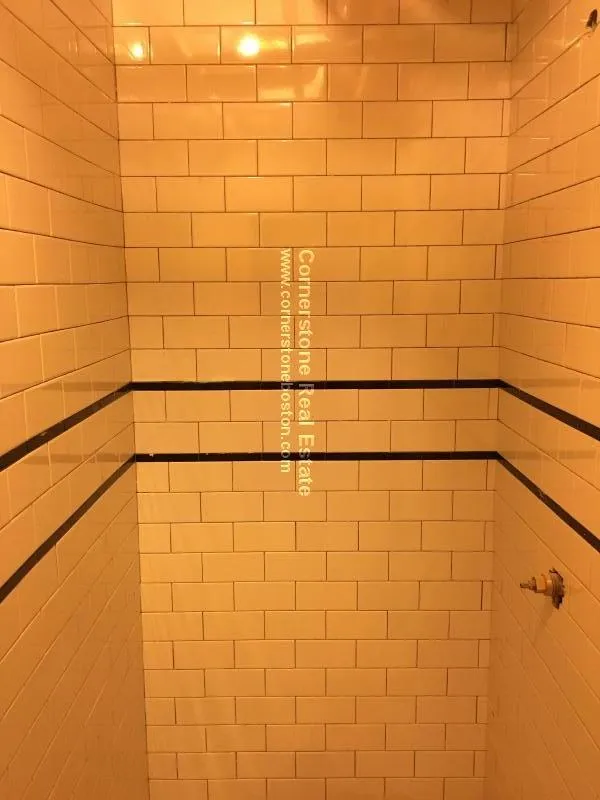 5 Chesterton St, Roxbury