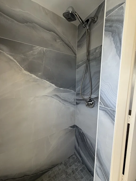 10-12 Maple St, Waltham