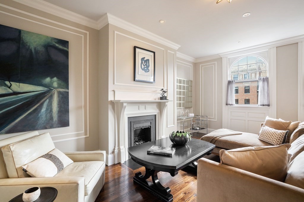 3 bed, 2.5 bath apartment for rent at 2116 Beacon St Unit 2, Back Bay — photo 3 of 28