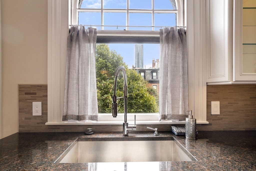 3 bed, 2.5 bath apartment for rent at 2116 Beacon St Unit 2, Back Bay — photo 8 of 28