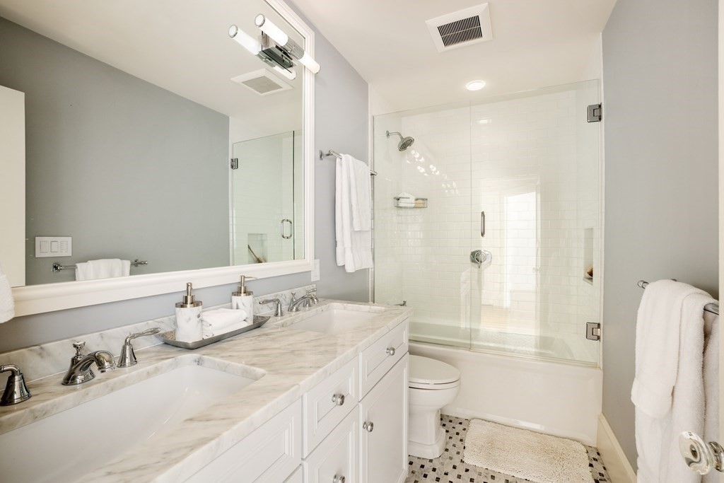 3 bed, 2.5 bath apartment for rent at 2116 Beacon St Unit 2, Back Bay — photo 23 of 28