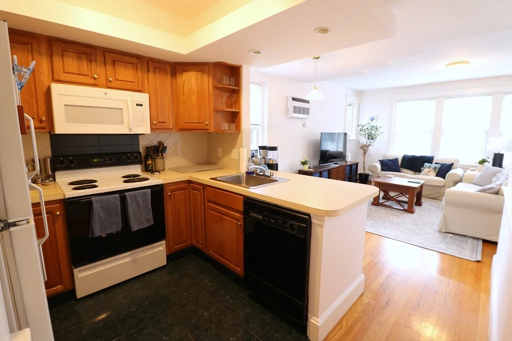 30 Upland Rd, Neighborhood Nine