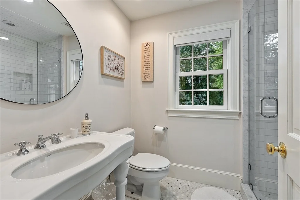 251A Old Billerica Rd, Bedford