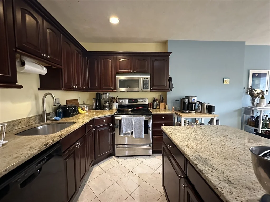 664 Massachusetts Ave, South End