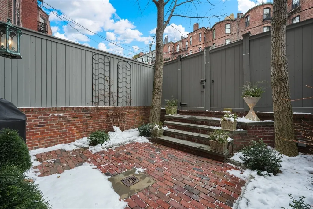 381 Beacon St, Back Bay