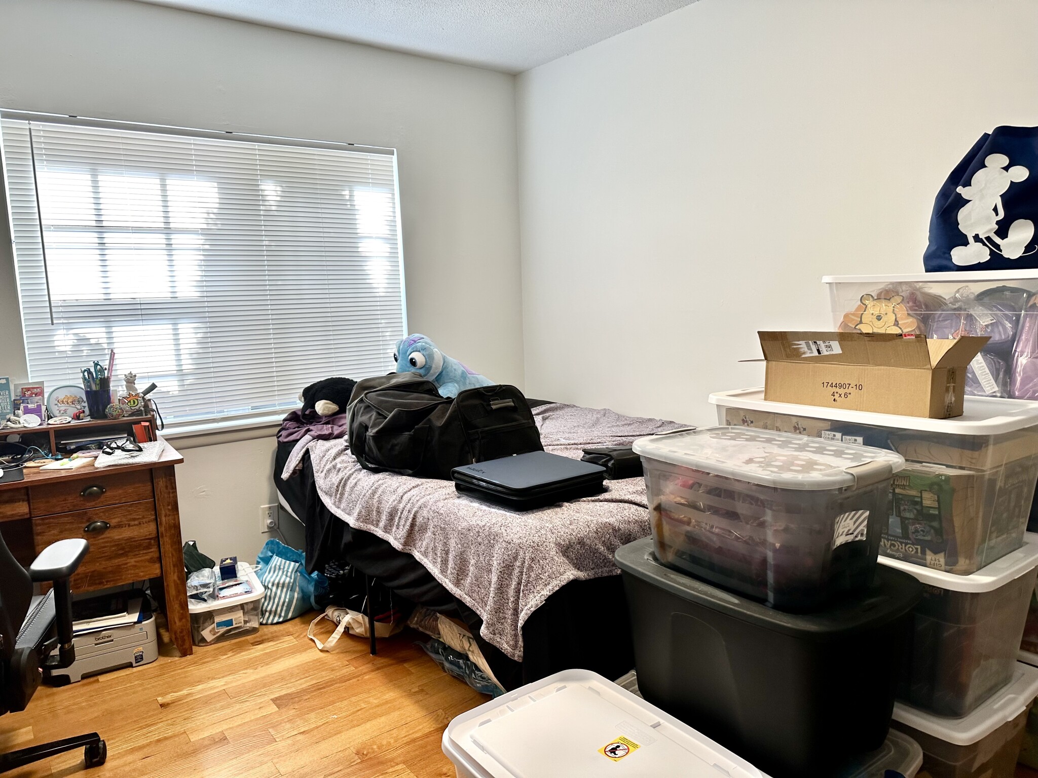 166 Lake Shore Rd, Oak Square