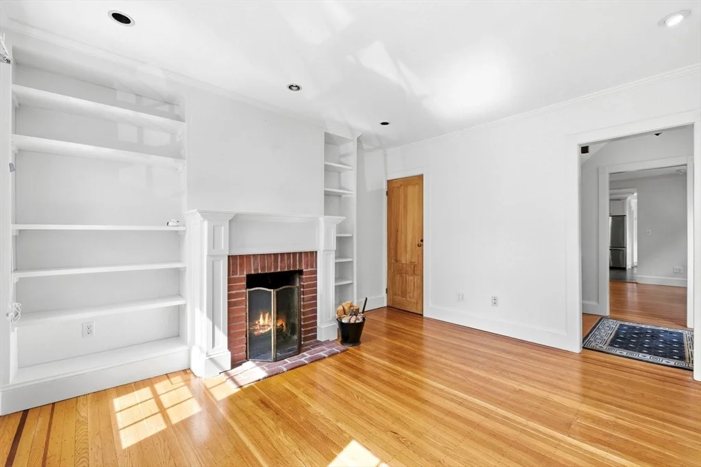 64 Pearl St, Charlestown