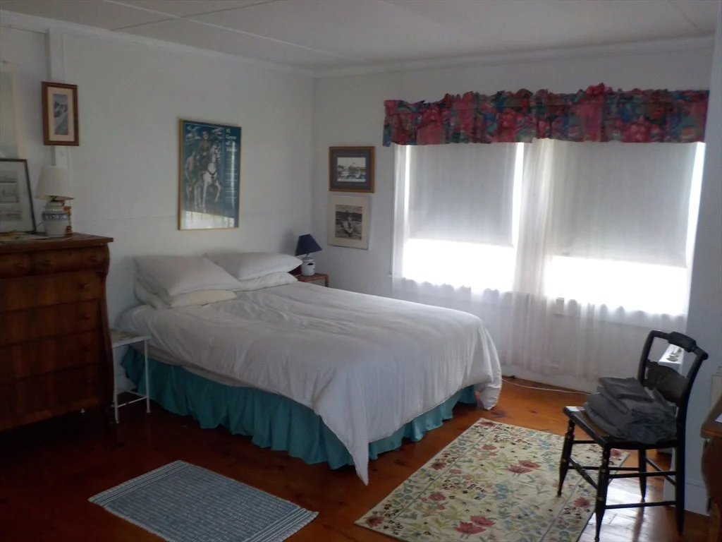 186 Brayton Point Rd, Acoaxet