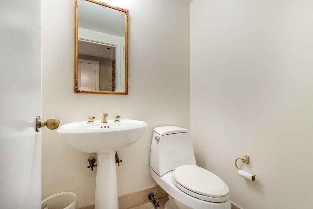 75-83 Cambridge Pkwa, East Cambridge