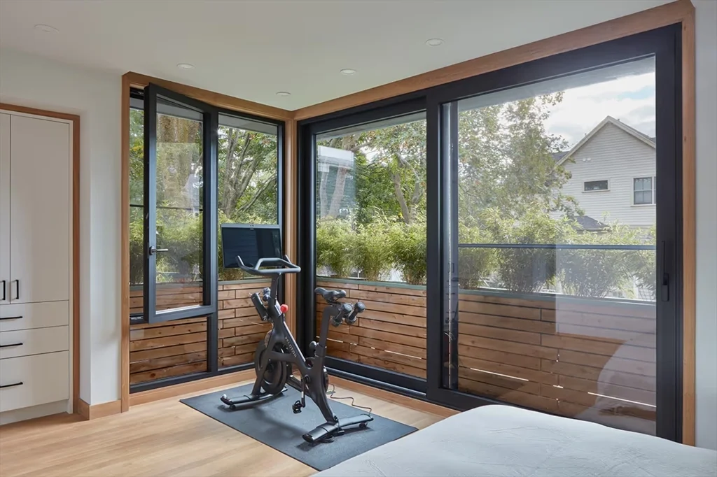 76 Holworthy St, Strawberry Hill