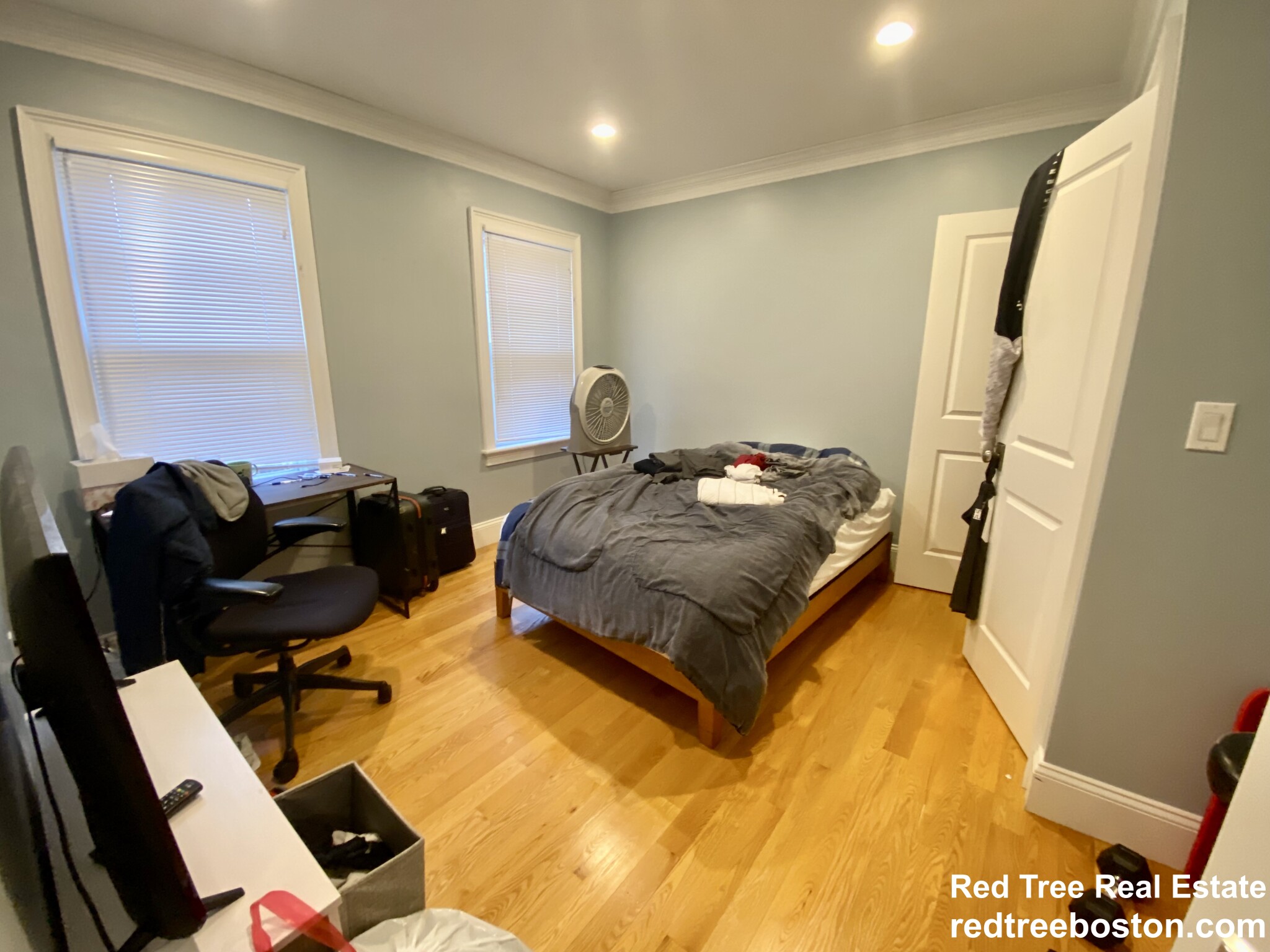 7 Acron Rd, Brookline Village