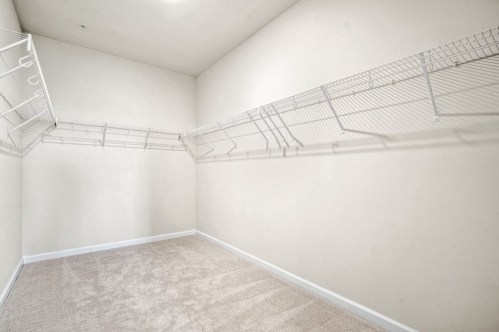 2 Stratton Dr, Woburn