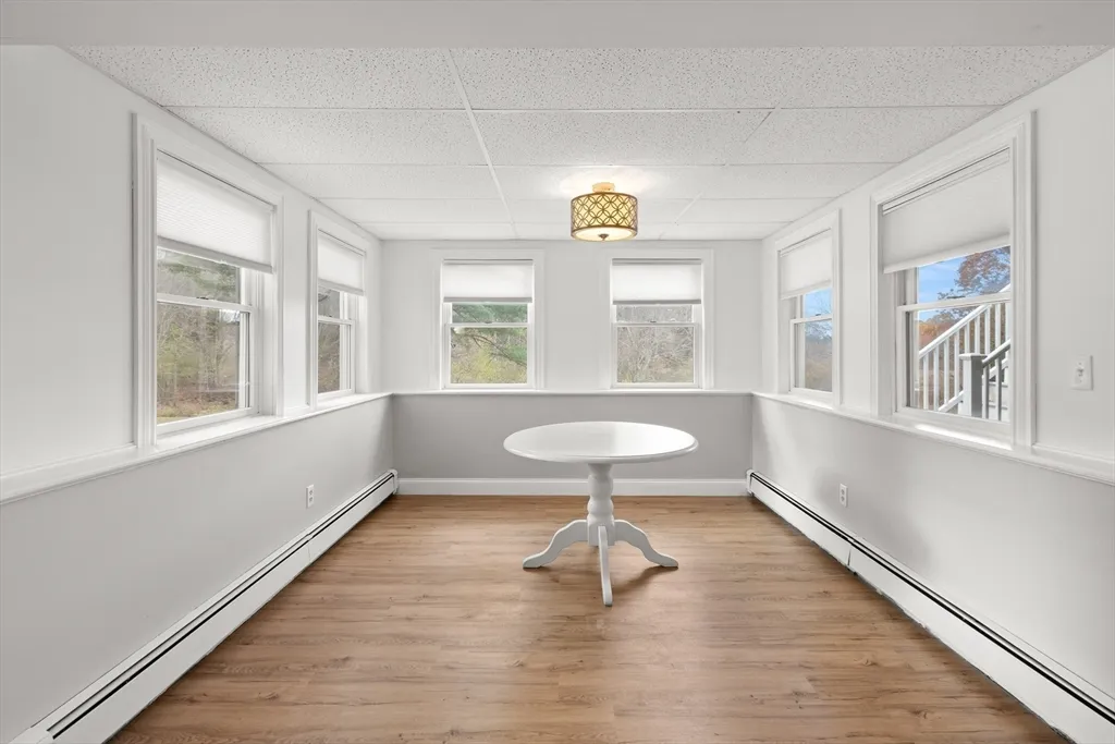 10 Deer Hill Farm Rd, Essex