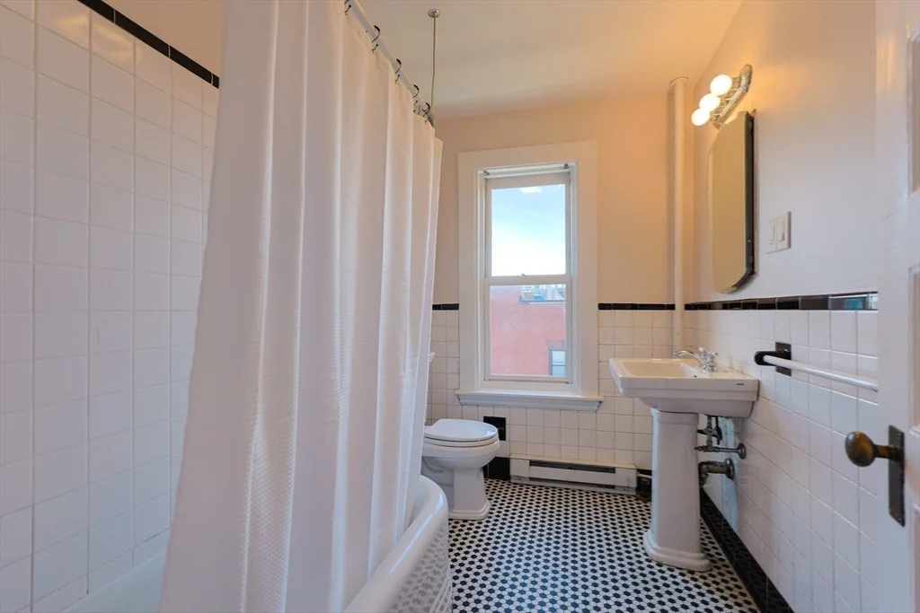 857 Beacon St, Fenway