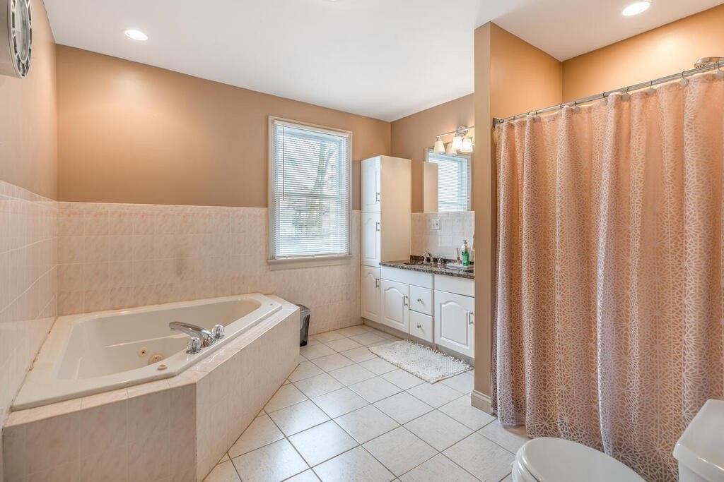 16 Roseclair St, Dorchester