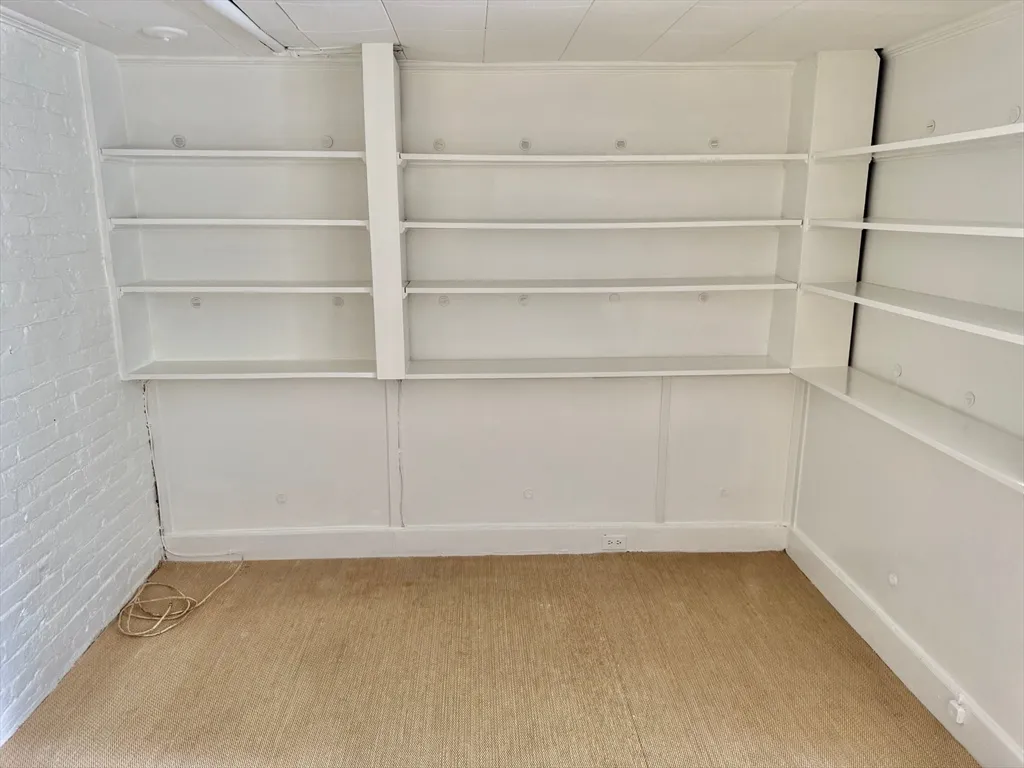 12 Humboldt St, Neighborhood Nine