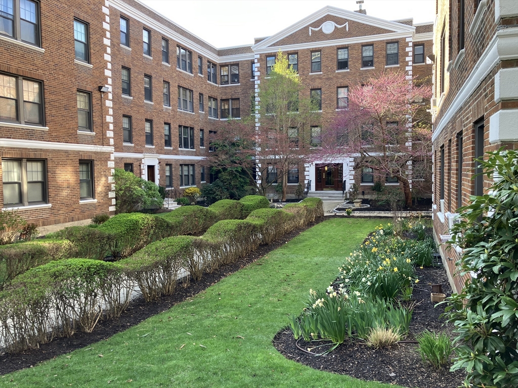 64 Queensberry, Fenway