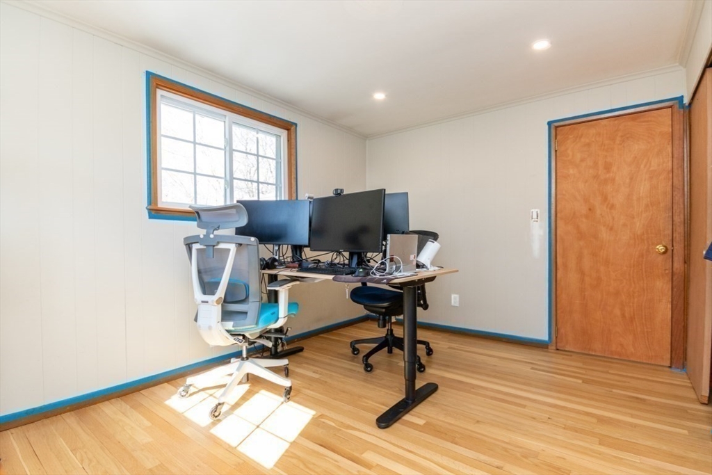 22 Livoli Rd, Framingham