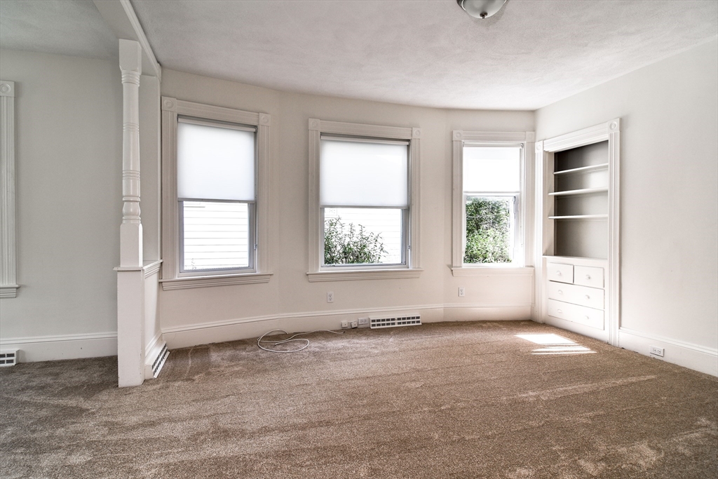 76 Walnut St, Natick