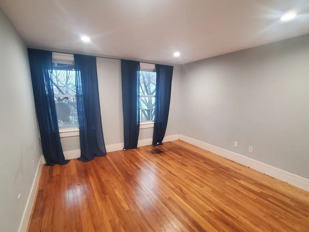 866 Dorchester Ave, Dorchester