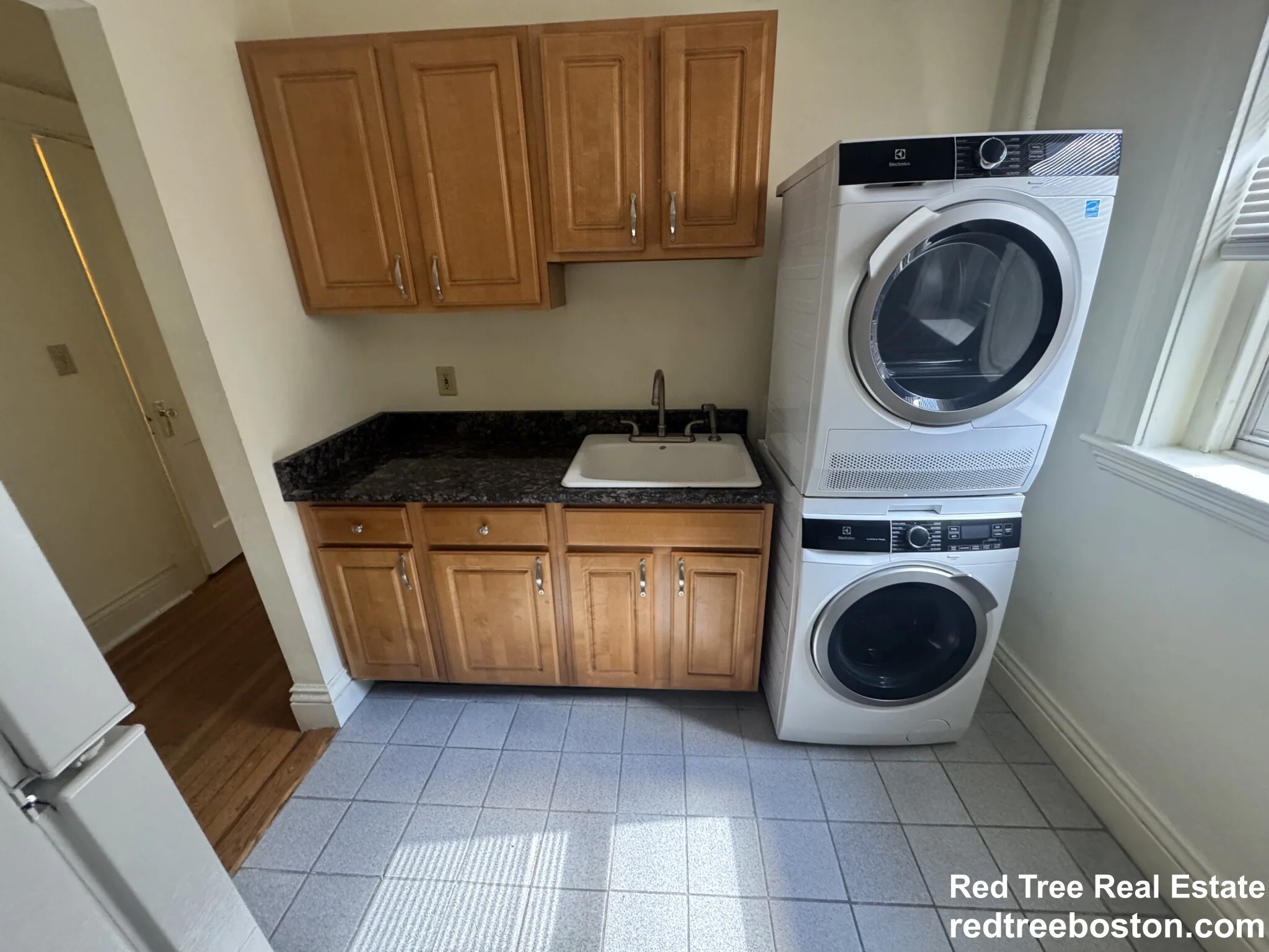 106 Queensberry St, Fenway