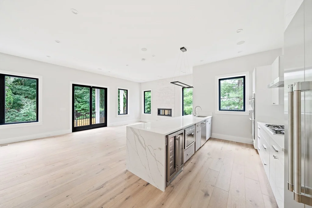 94 Thurston Rd, Newton Upper Falls