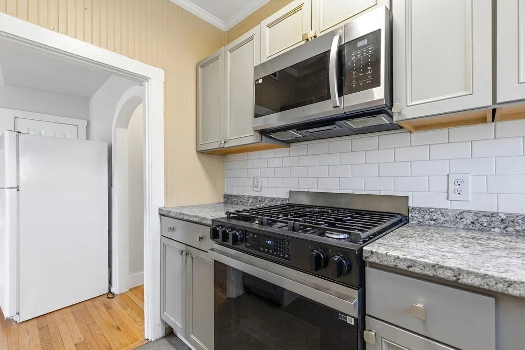 1690 N Main St, Fall River