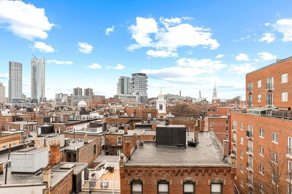 300 Commercial St, Waterfront