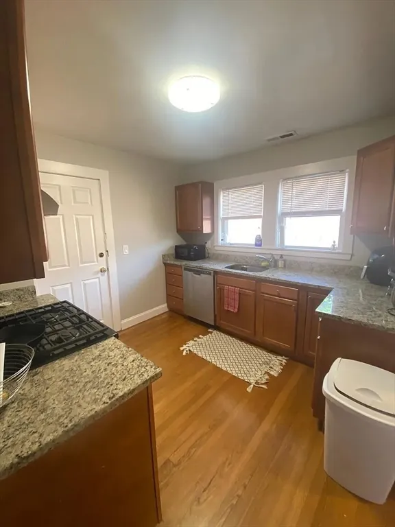 651 Washington St, Oak Square