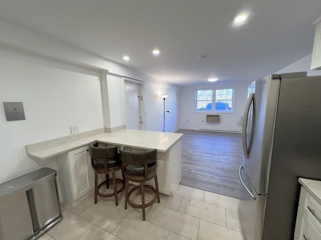 2 Colonial Village Dr, Arlington Heights