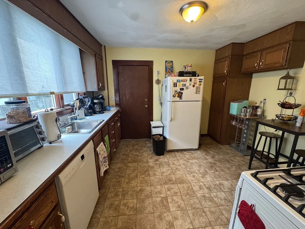 198 School St, Watertown