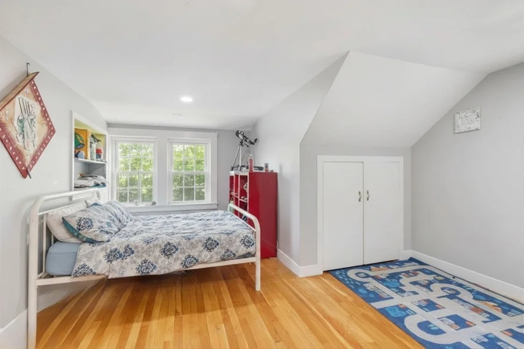 665 S Main St, Sharon