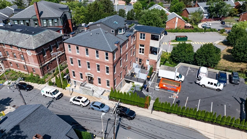 85 Regent St, Roxbury