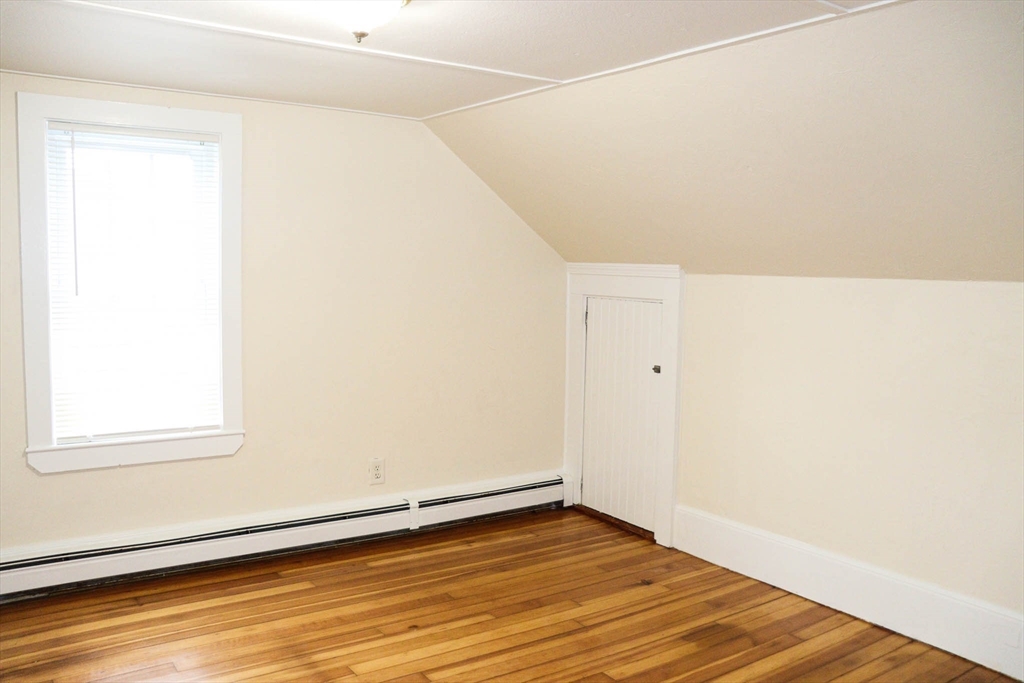 9 Forest Ave Ct, Plymouth