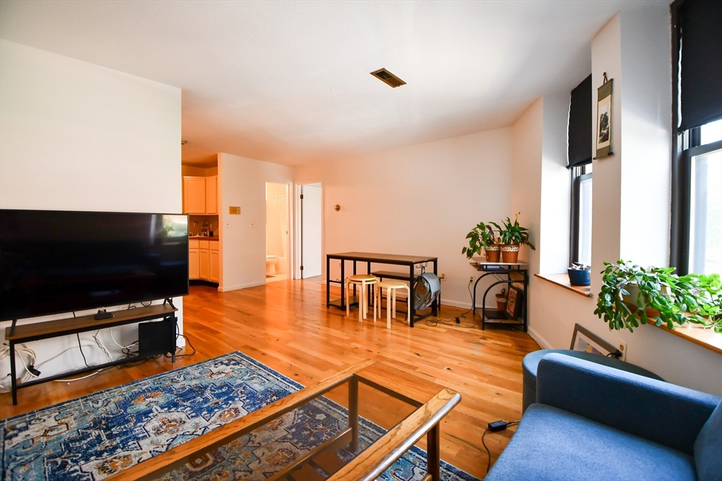 386 Commercial St, North End