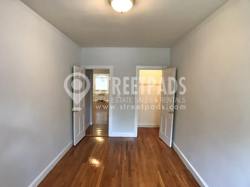 1157 Beacon St, Longwood