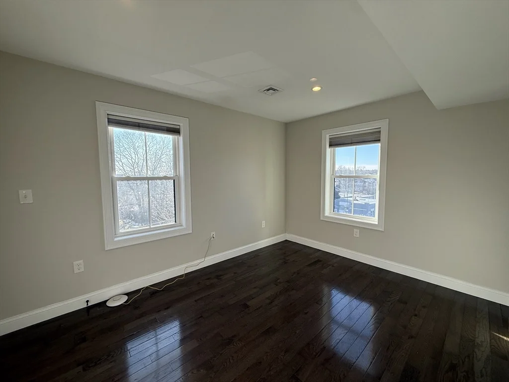 62 Harvard Ave, Hyde Park