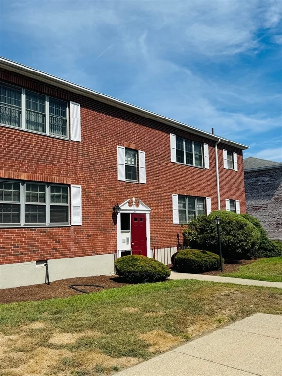 137 Lake Shore Rd, Brighton