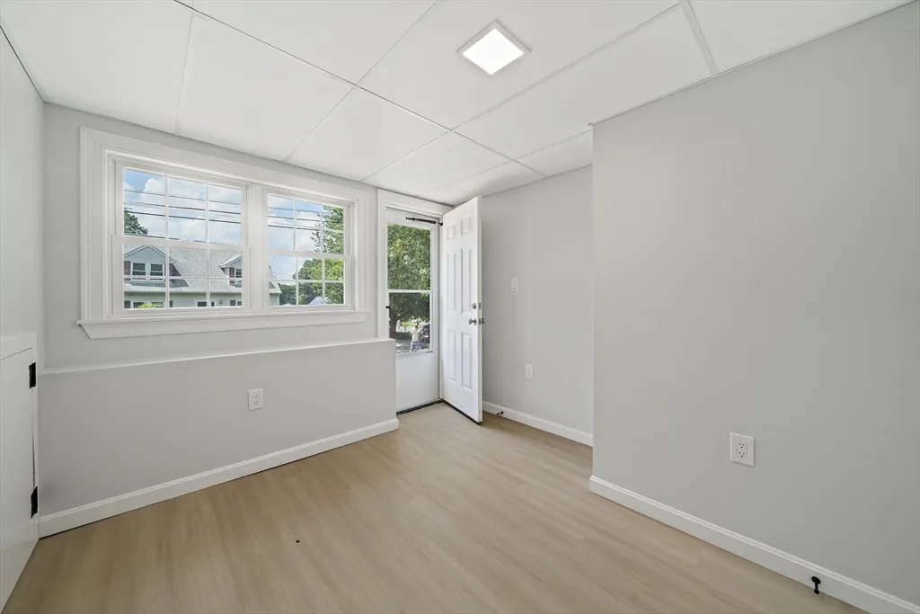 6 Skyview Rd, Woburn