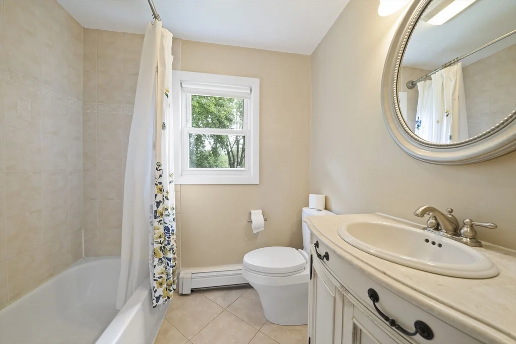 114 Main St, Norwell