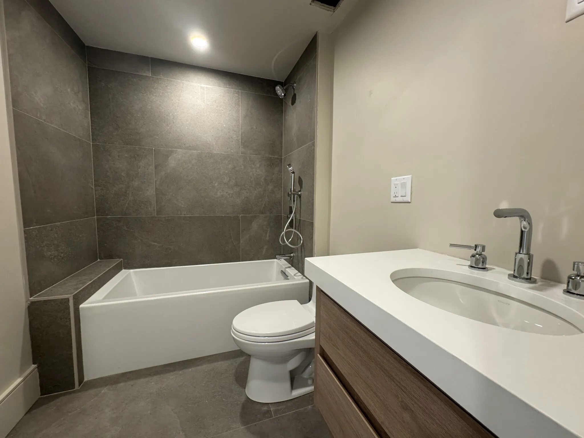 300 Franklin St, Riverside