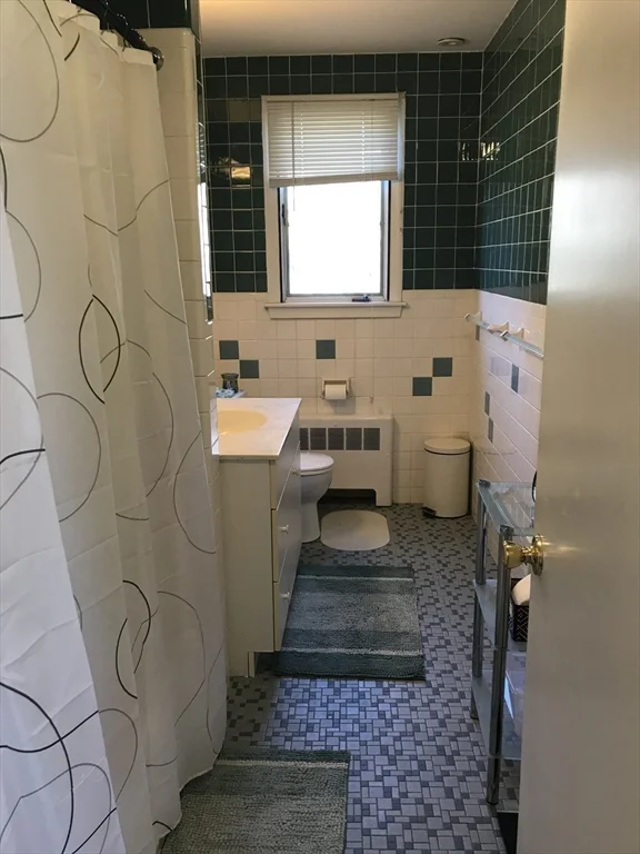 132 Brandeis Rd, Chestnut Hill