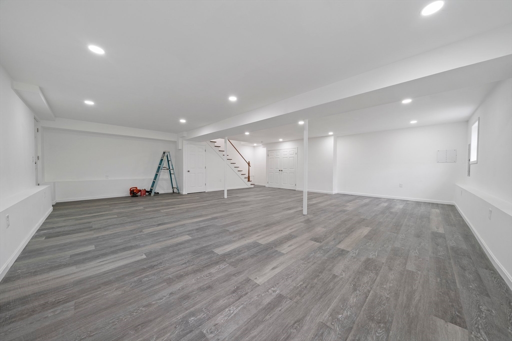 13 Broadway, Raynham Center