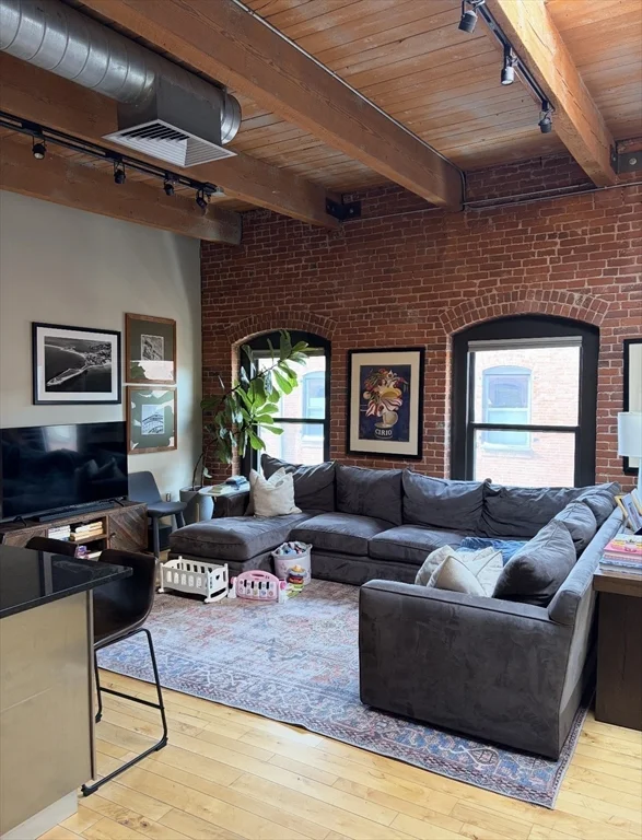 11-21 Wormwood, Seaport District