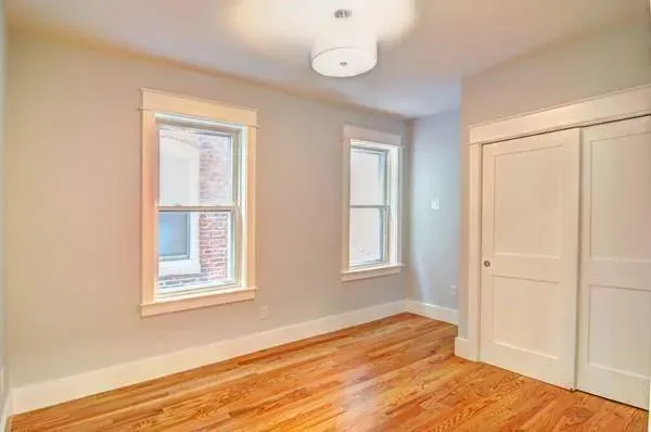 326 Chelsea St, East Boston